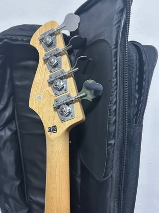 Bajo Harley Benton 4 cuerdas Precision Bass,