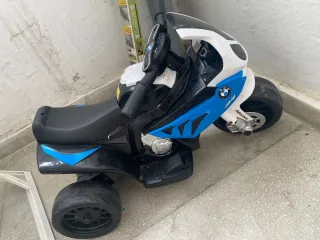 Moto BMW RR Eléctrica Infantil La a usado 4 veces