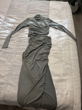 Vestido ceñido gris