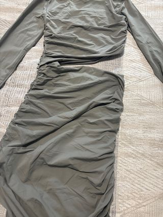 Vestido ceñido gris