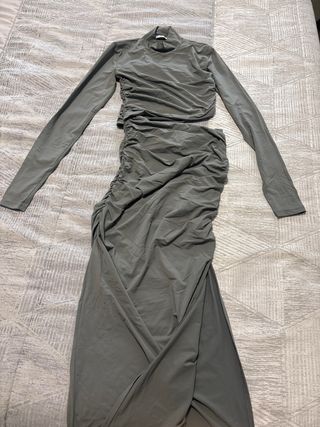 Vestido ceñido gris