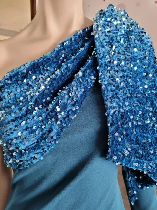 Vestido fiesta azul con lentejuelas