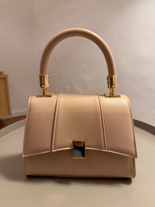 Pochette beige con manico dorato