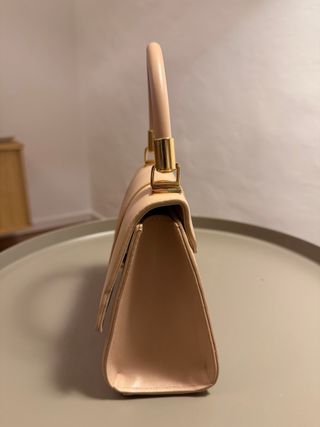 Pochette beige con manico dorato