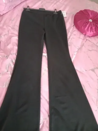 Pantalón negro tela campana