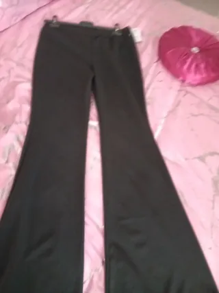 Pantalón negro tela campana