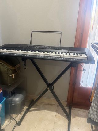 Piano Alexis Melody 61 Teclas en Perfecto estado.