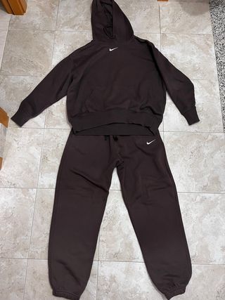 Conjunto Chándal Nike Marrón