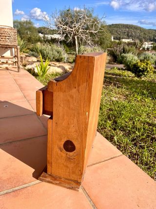 Mueble rústico pequeño de madera