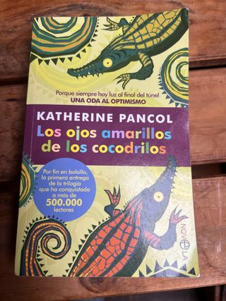 Los ojos amarillos de los cocodrilos