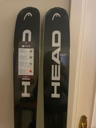 Esquís HEAD Kore 103 más ataduras head
