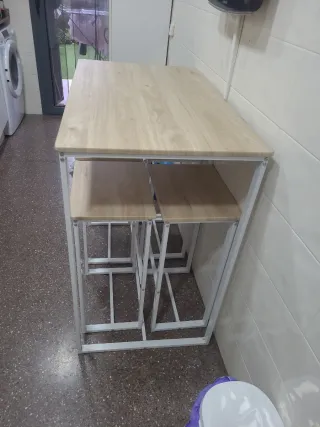 Mesa alta y 4 taburetes madera y metal