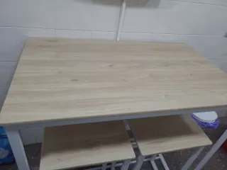 Mesa alta y 4 taburetes madera y metal
