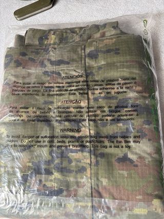 Traje militar pixelado talla 3-N