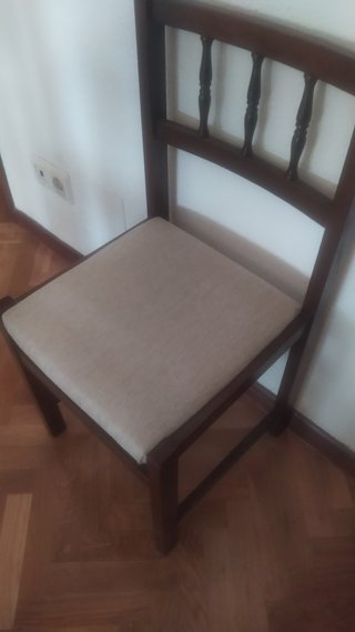Sillas de madera de cocina o comedor