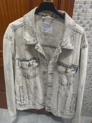 Chaqueta vaquera Bershka blanca Talla L