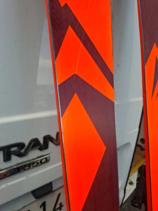 Salomon QST 106 con fijaciones nuevas 181cm