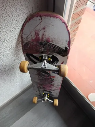 Skate con ejes y ruedas