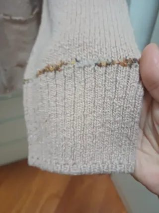 Cardigan beige con zip e tasche