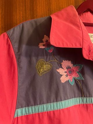 Vestido camisero bordado azul y rosa