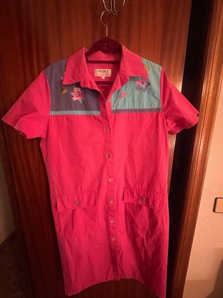 Vestido camisero bordado azul y rosa