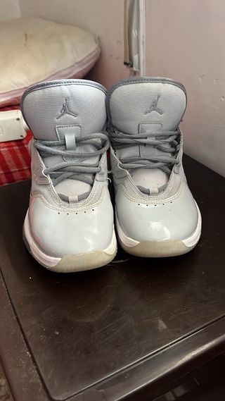 Zapatillas Jordan Grises