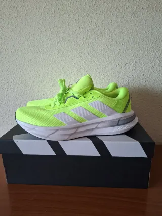 Deportivas Adidas Verdes y Blancas