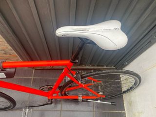 Bicicleta de ciudad poco usada