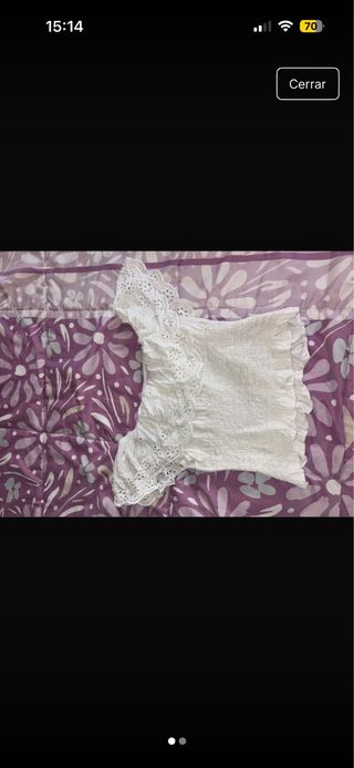 Top blanco con volantes y encaje