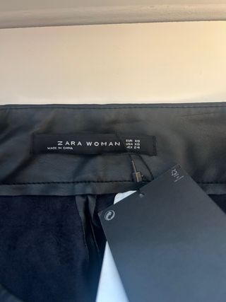 Falda polipiel con bolsillos