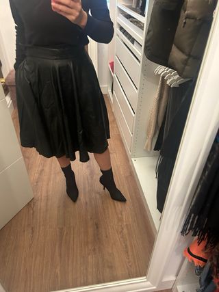 Falda polipiel con bolsillos