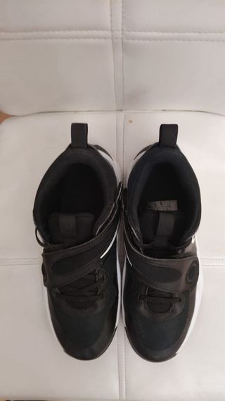 Zapatillas Nike Negras y Blancas