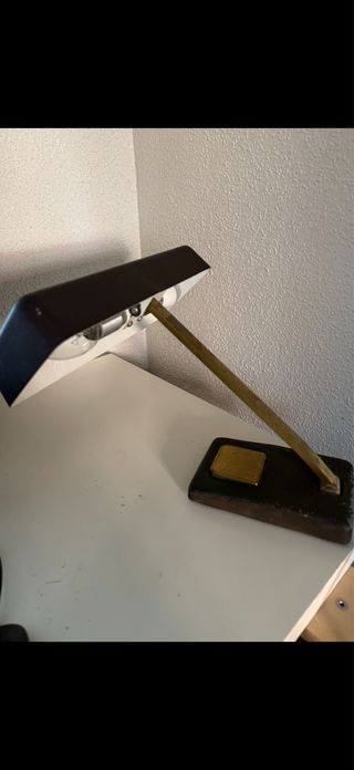 Lámpara de mesa metal y piedra