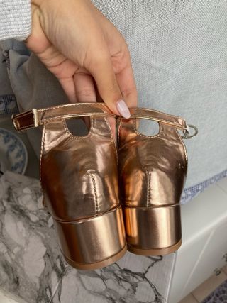 Sandali oro rosa tacco basso quadrato