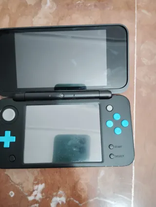 Nintendo 2DS XL con 2 giochi e una custodia