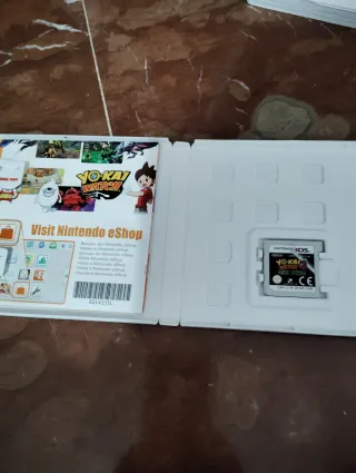 Nintendo 2DS XL con 2 giochi e una custodia