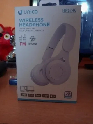 Vendo cascos blancos en la caja