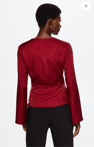 Camisa roja drapeada puntos