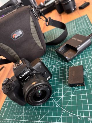 Fotocamera Canon EOS M50 con obiettivo 15-45mm