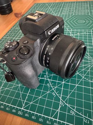 Fotocamera Canon EOS M50 con obiettivo 15-45mm