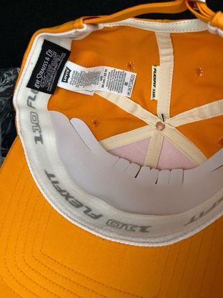 Gorra Levi's Flexfit Tech 110 Naranja
