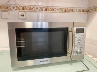 Microondas de conveccion Firstline acero con grill