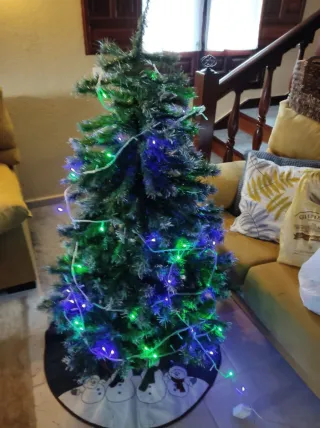 Árbol de Navidad verde y blanco