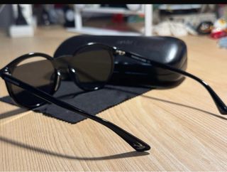 Occhiali McQueen neri modello particolare