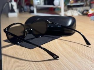 Occhiali McQueen neri modello particolare