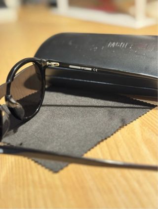 Occhiali McQueen neri modello particolare