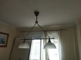 Lampada a sospensione in metallo e vetro