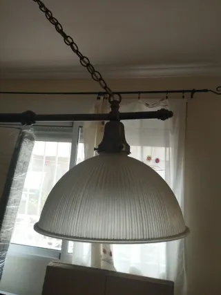 Lampada a sospensione in metallo e vetro