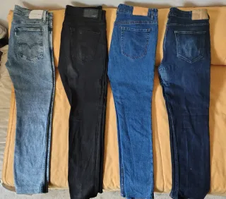 Lote 4 Pantalones Vaqueros, 1 de ellos Levi's