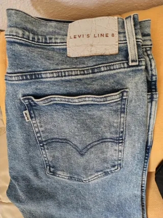 Lote 4 Pantalones Vaqueros, 1 de ellos Levi's
